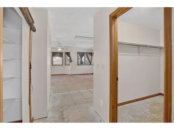 a picture of a room