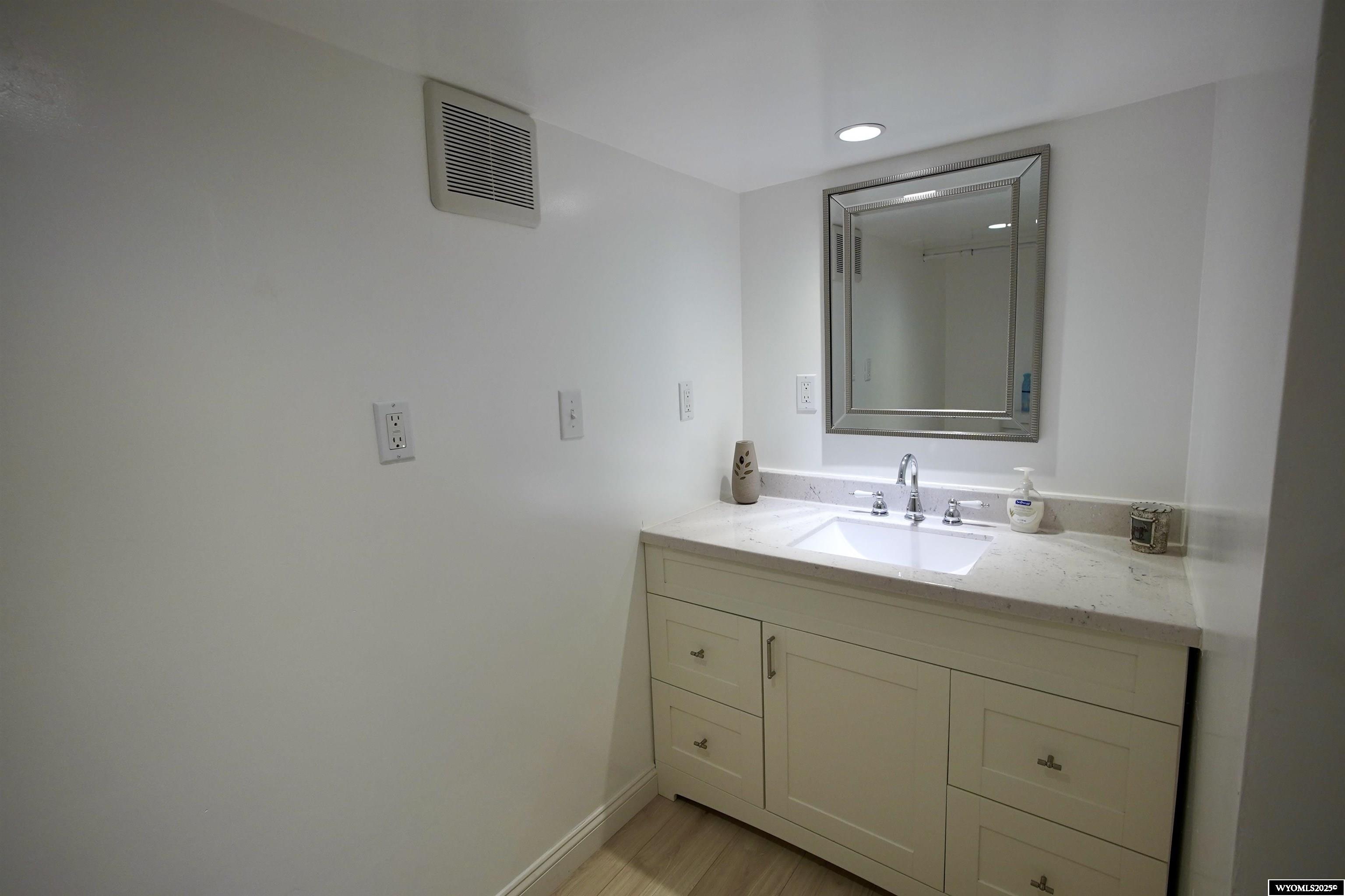 620 North 6th Street Douglas, WY 82633 - Photo 15 of 22