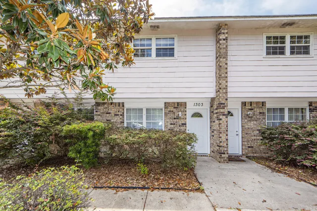 $2,050 | 1303 Mathis Ferry Road, Mount Pleasant, SC 29464