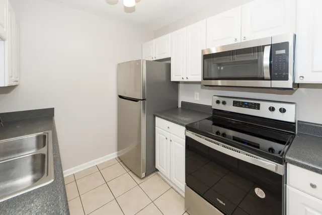 $2,050 | 1303 Mathis Ferry Road, Mount Pleasant, SC 29464