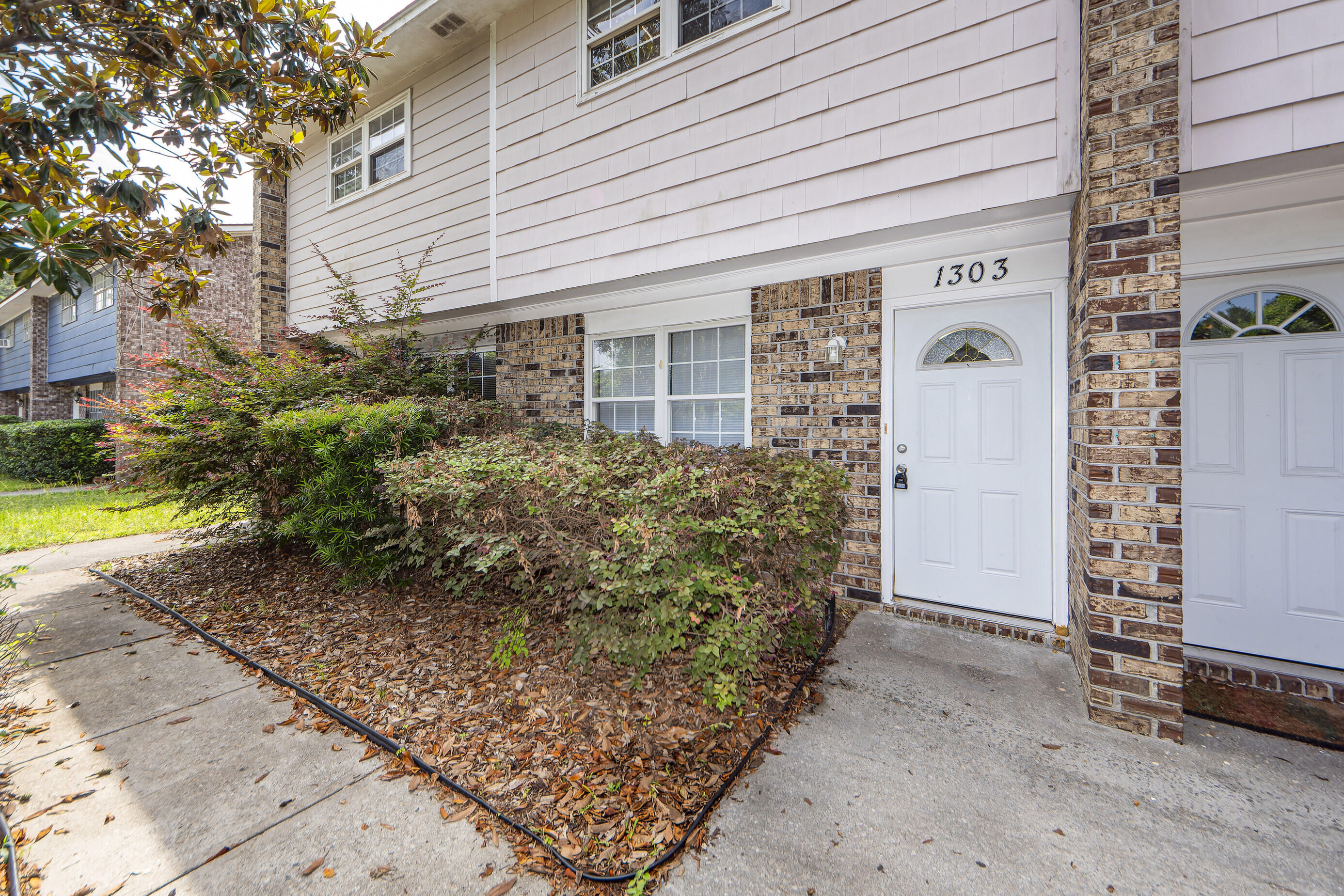 1303 Mathis Ferry Road Mount Pleasant, SC 29464 - Photo 2 of 25 02