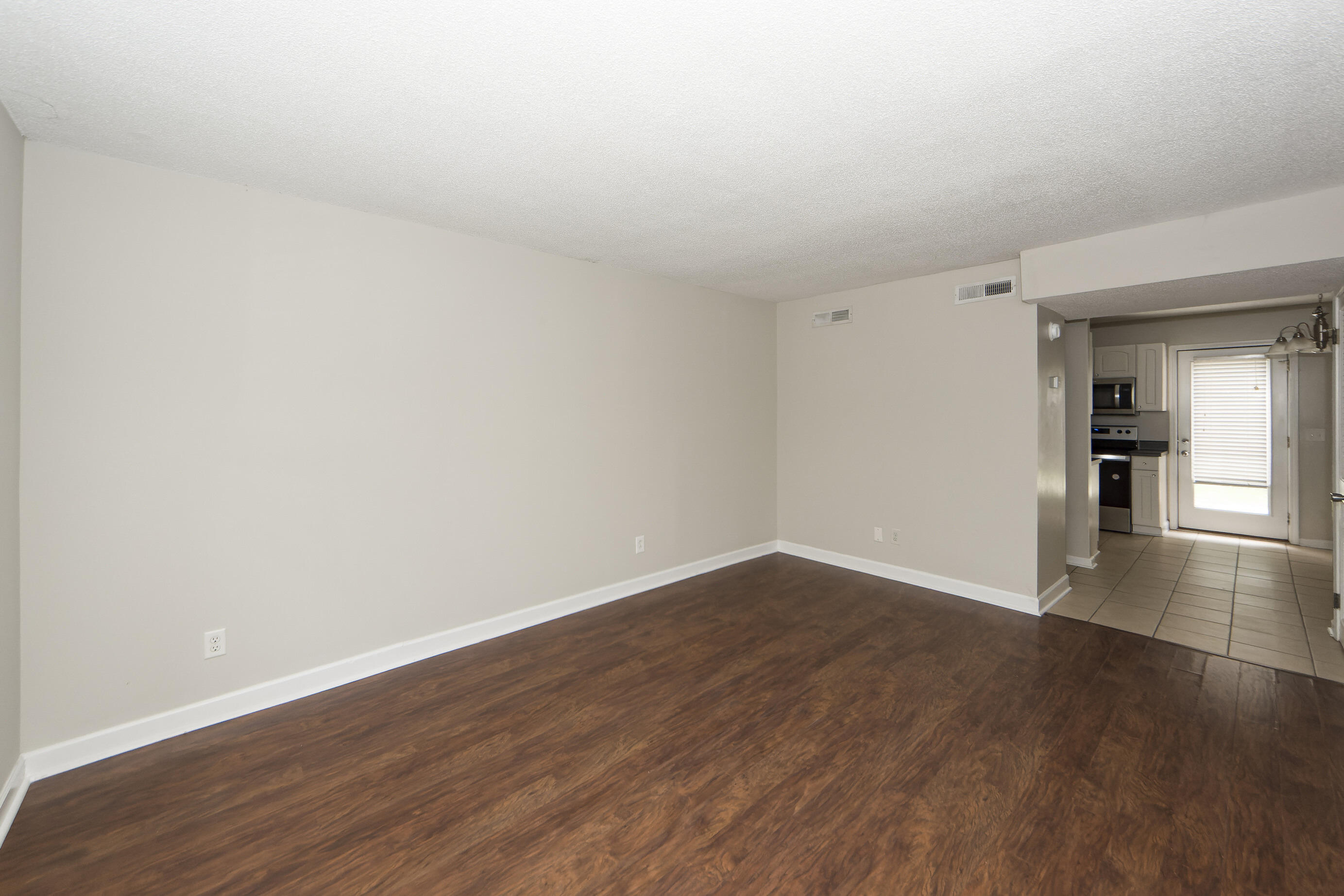 1303 Mathis Ferry Road Mount Pleasant, SC 29464 - Photo 4 of 25 04