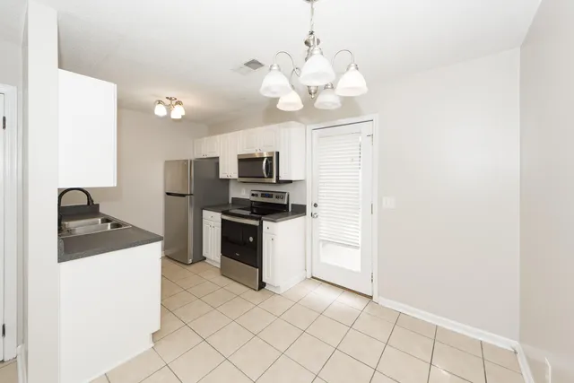 $2,050 | 1303 Mathis Ferry Road, Mount Pleasant, SC 29464