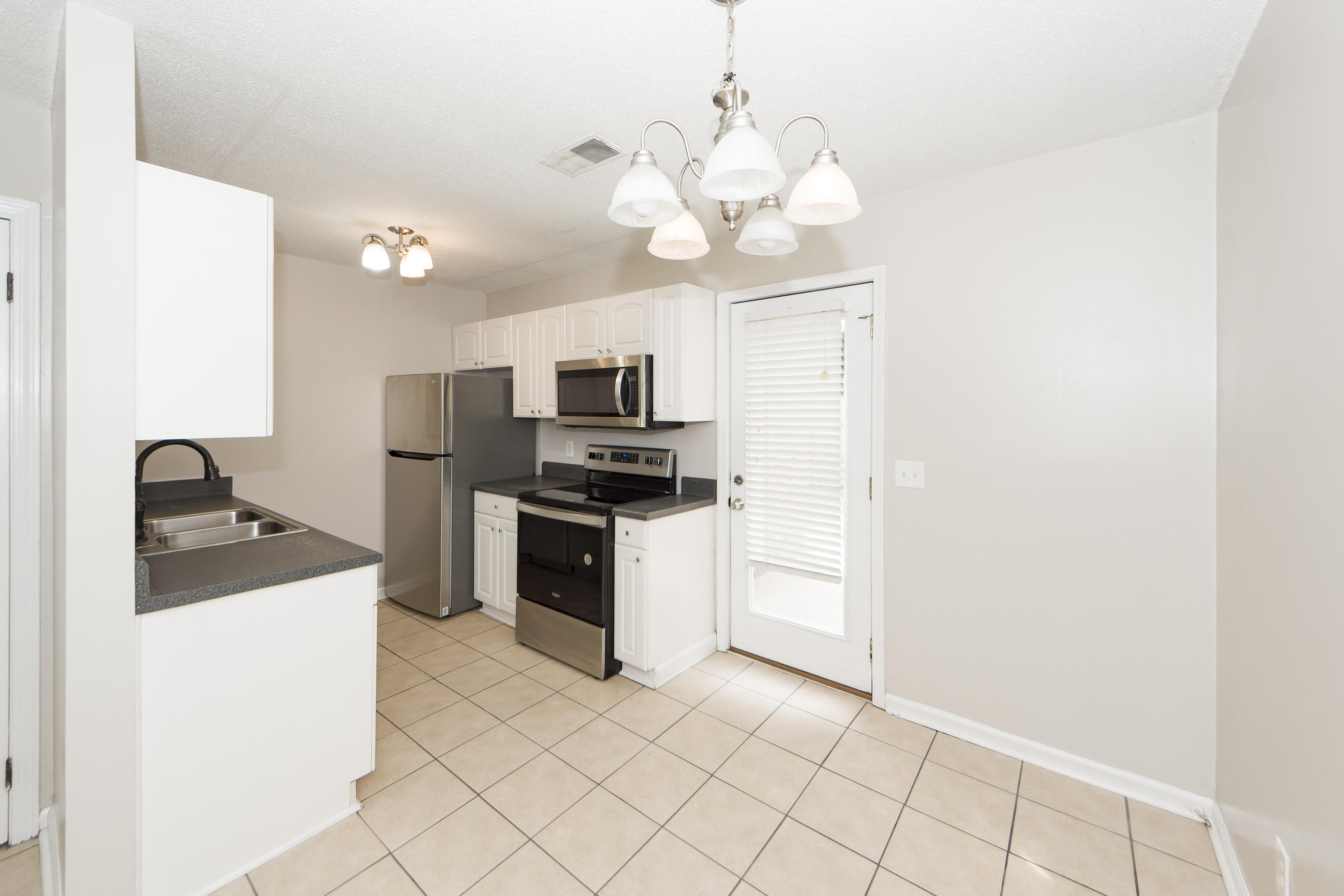 1303 Mathis Ferry Road Mount Pleasant, SC 29464 - Photo 9 of 25 09