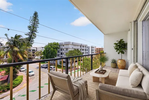 $2,550 | 8250 Byron Avenue, Unit 404, Miami Beach, FL 33141
