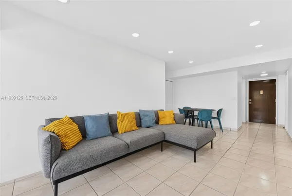 $2,550 | 8250 Byron Avenue, Unit 404, Miami Beach, FL 33141