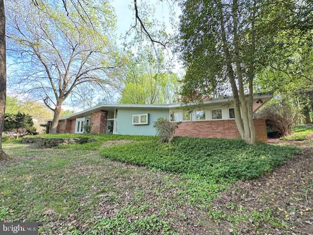 6 Branchwood Court Baltimore, MD 21208 - Photo 1 of 29 a view of a house with yard and a tree