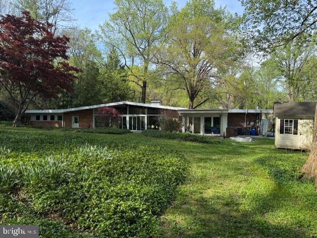 6 Branchwood Court Baltimore, MD 21208 - Photo 28 of 29 a front view of a house with garden