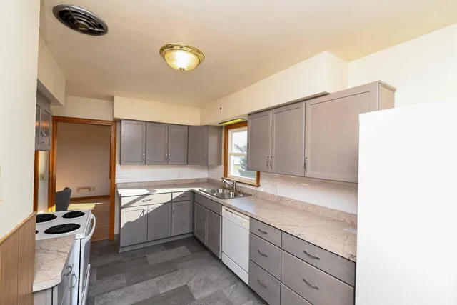 $239,000 | 230 Main Street, Green Isle, MN 55338