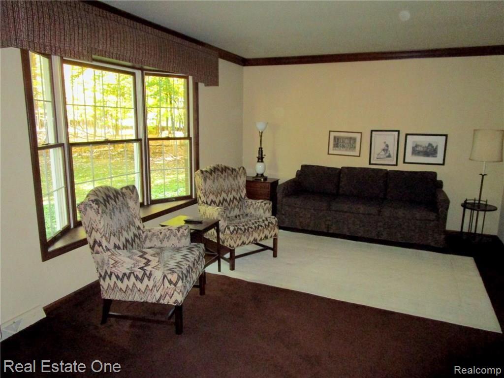 19209 Meridian Road Grosse Ile, MI 48138 - Photo 12 of 38 IMG_0528.jpg