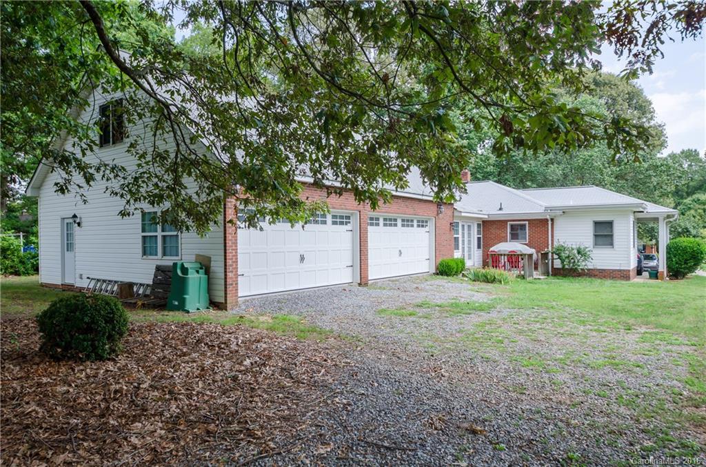 427 Fieldstone Road Mooresville, NC 28115 - Photo 5 of 17 a front view of a house with a yard and garage