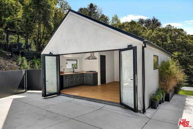 $5,900,000 | 10560 Dolcedo Way, Los Angeles, CA 90077