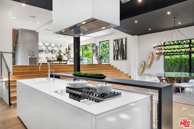 a view of yard with green space