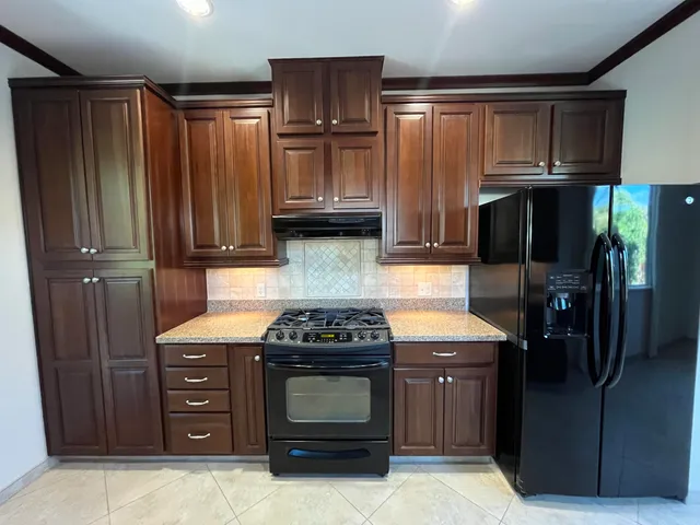 a view of room with ceiling fan