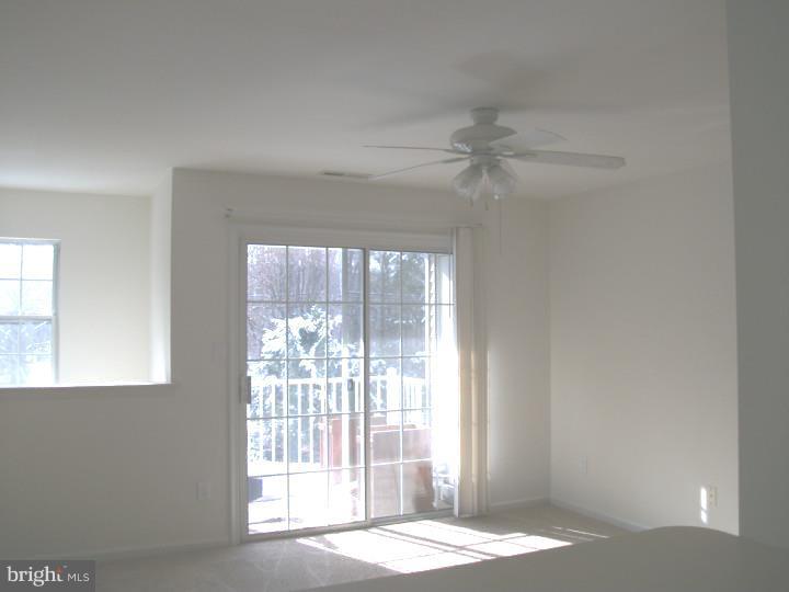 904 B Wharton Road Mount Laurel, NJ 08054 - Photo 4 of 21 Living Room