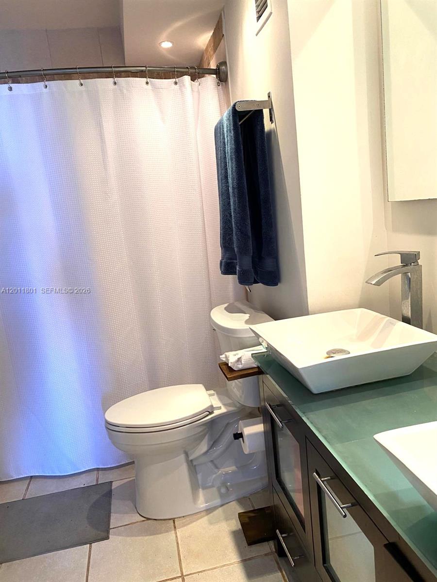 150 Southeast 25th Road, Unit 8I Miami, FL 33129 - Photo 7 of 11