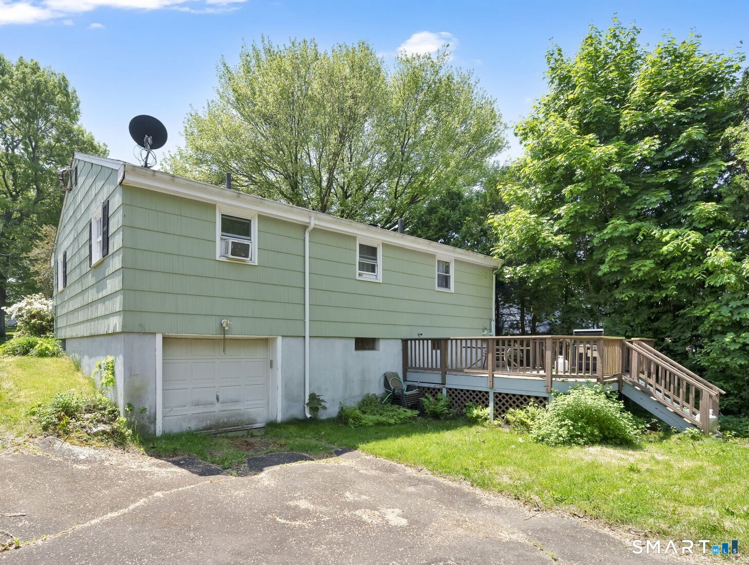141 Tanner Street Manchester, CT 06042 - Photo 3 of 24