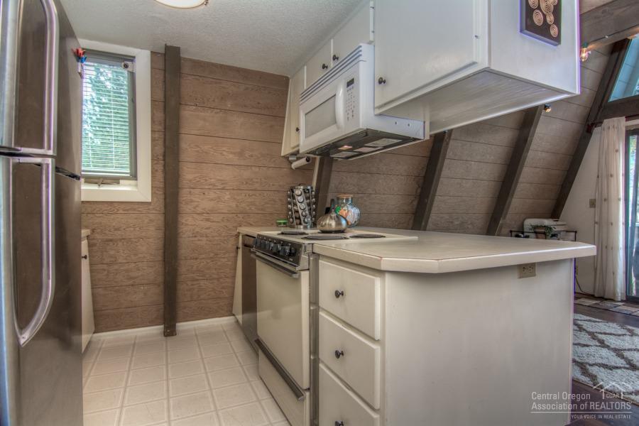 57301 Approach Lane Sunriver, OR 97707 - Photo 9 of 24 Additional Photo