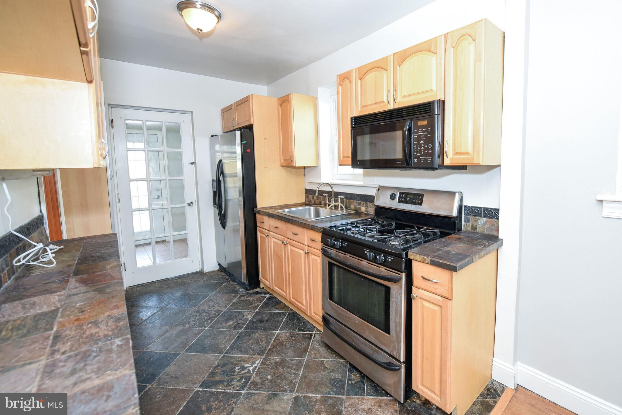 9246 Annapolis Road Philadelphia, PA 19114 - Photo 3 of 25 Gallery Image 3