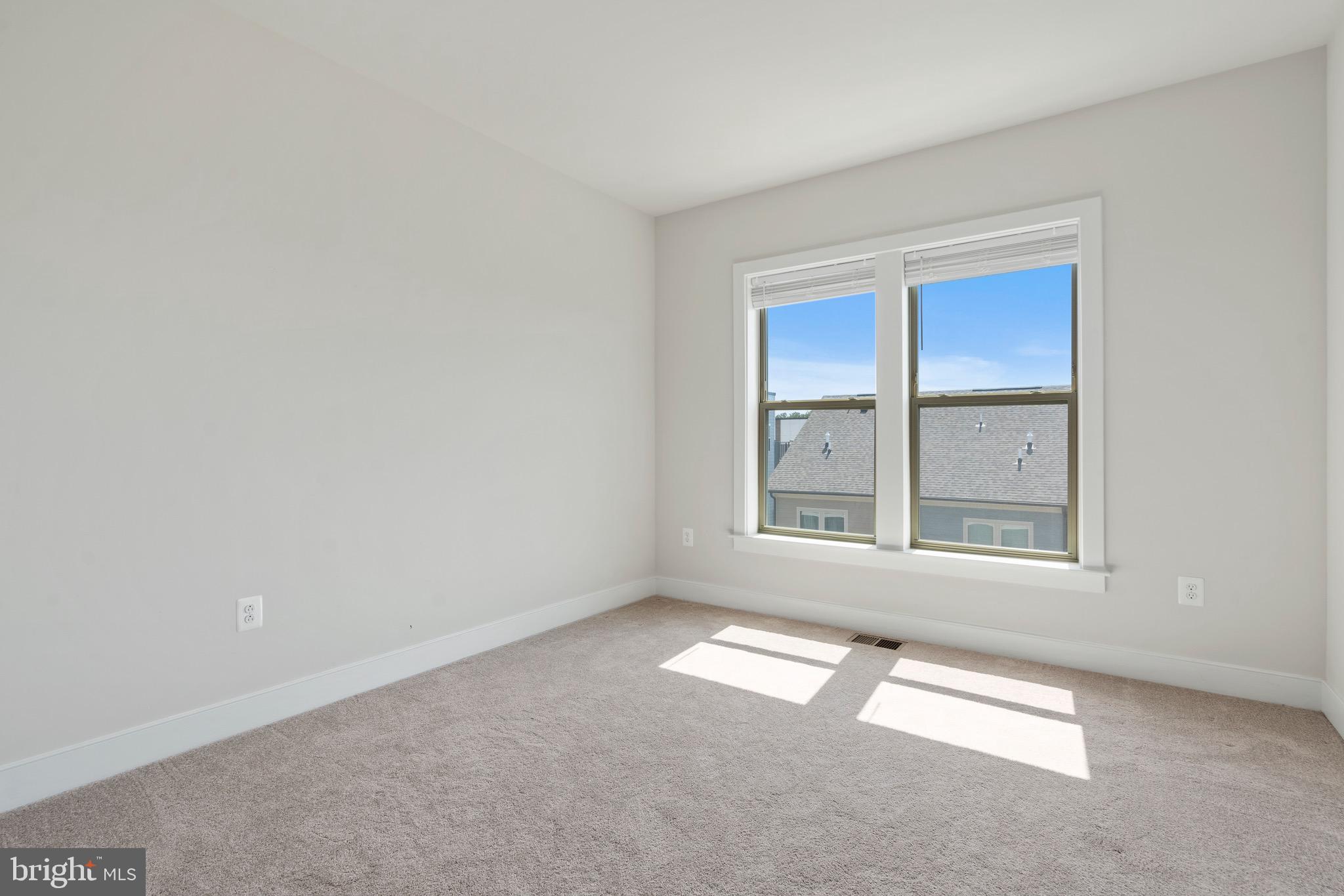 9580 Fields Road Gaithersburg, MD 20878 - Photo 33 of 58 an empty room with a window