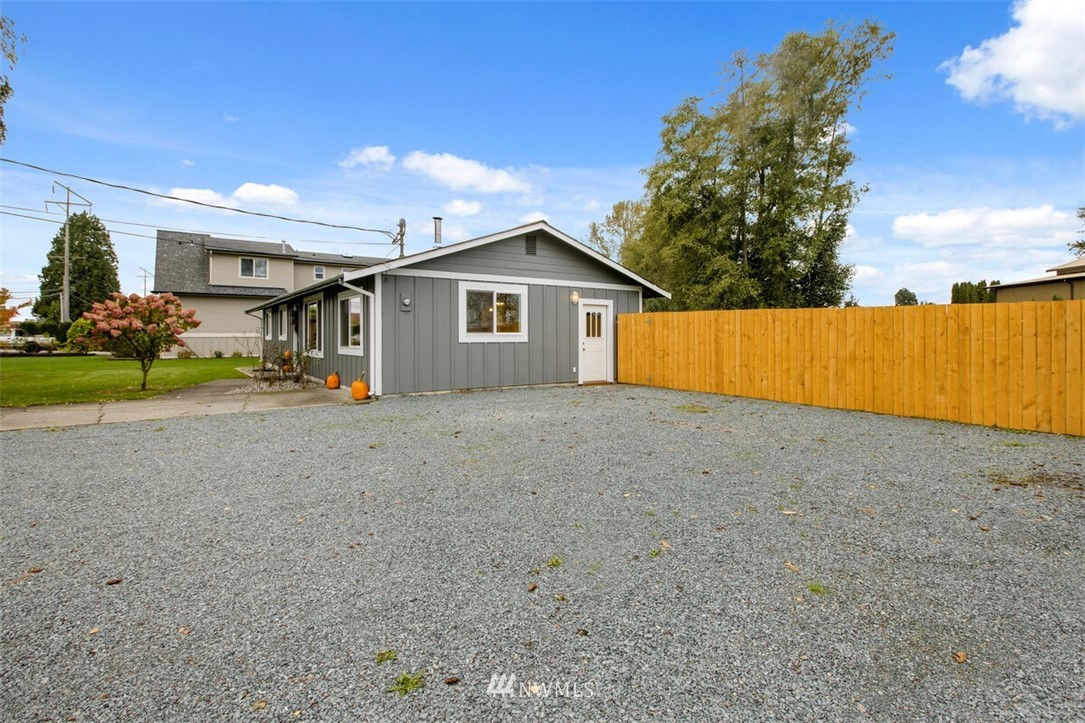 10733 District Line Road Burlington, WA 98233 - Photo 3 of 26 Gallery Image 3