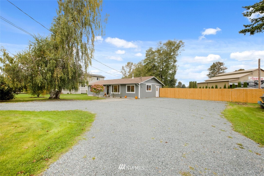 10733 District Line Road Burlington, WA 98233 - Photo 4 of 26 Gallery Image 4