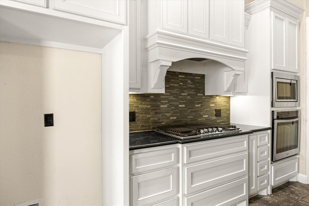 3711 Lonesome Creek Road Granbury, TX 76049 - Photo 7 of 39 LP gas cooking, undermount lighting, tons of storage, walk in pantry and even a special built in spice rack making cooking a breeze.