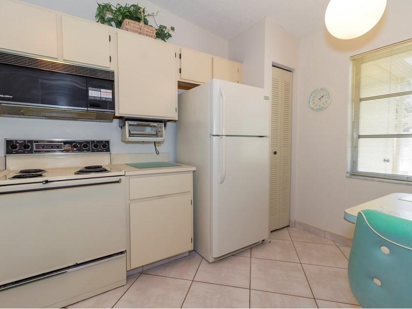 8952 Meadowlark Way Boca Raton, FL 33496 - Photo 11 of 25 44E2030B40954C269693F747130539BF