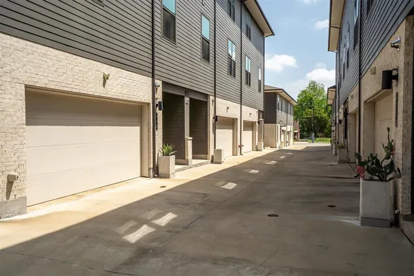 $3,400 | 625 North Tyler Street, Unit 403, Dallas, TX 75208