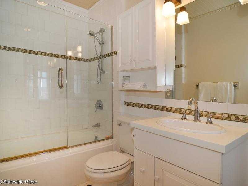 62 Meadow Avenue Westerly, RI 02891 - Photo 12 of 18 Bathroom.