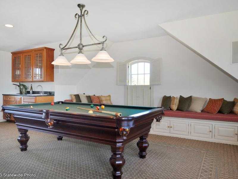 62 Meadow Avenue Westerly, RI 02891 - Photo 13 of 18 Den/Family/Great Room.