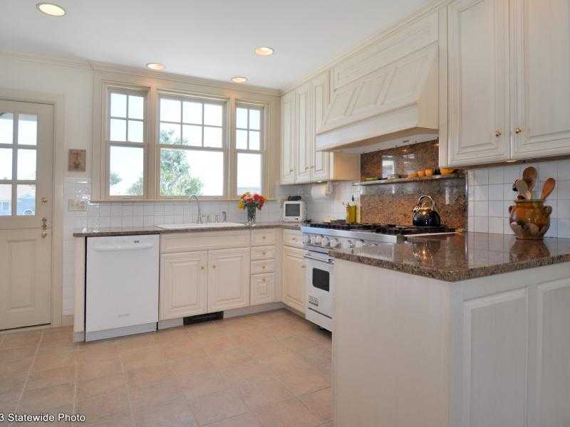 62 Meadow Avenue Westerly, RI 02891 - Photo 8 of 18 Kitchen.