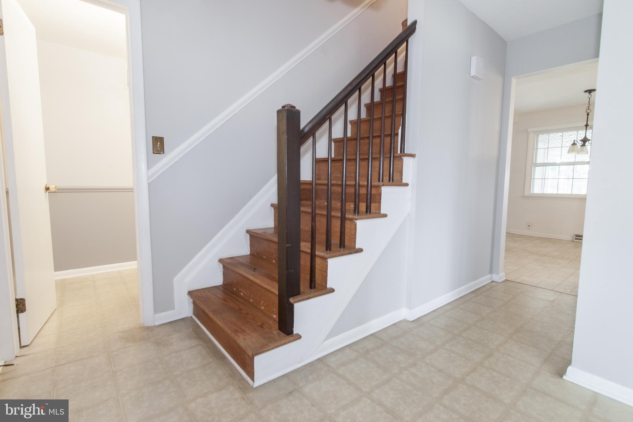 818 Petem Road Kingsville, MD 21087 - Photo 2 of 30 Foyer
