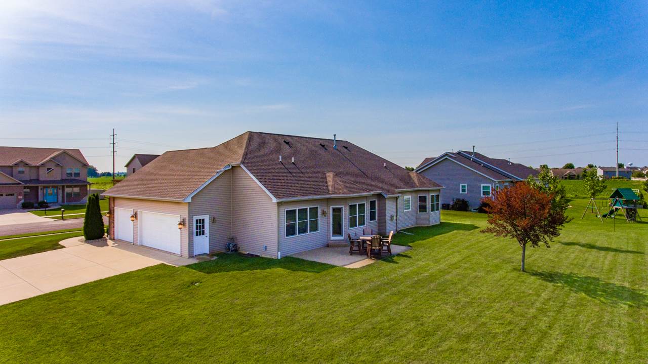 1620 Autumn Ridge Washington, IL 61571 - Photo 3 of 36 Gallery Image 3