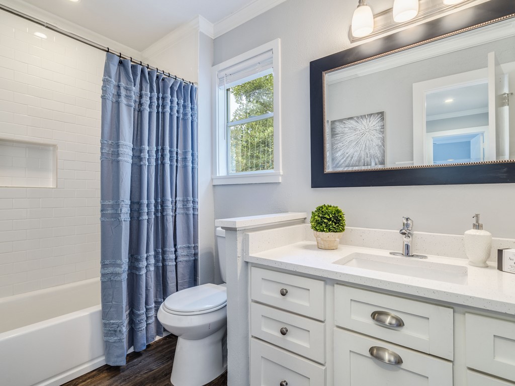 11405 Pyreneese Drive Austin, TX 78759 - Photo 2 of 37