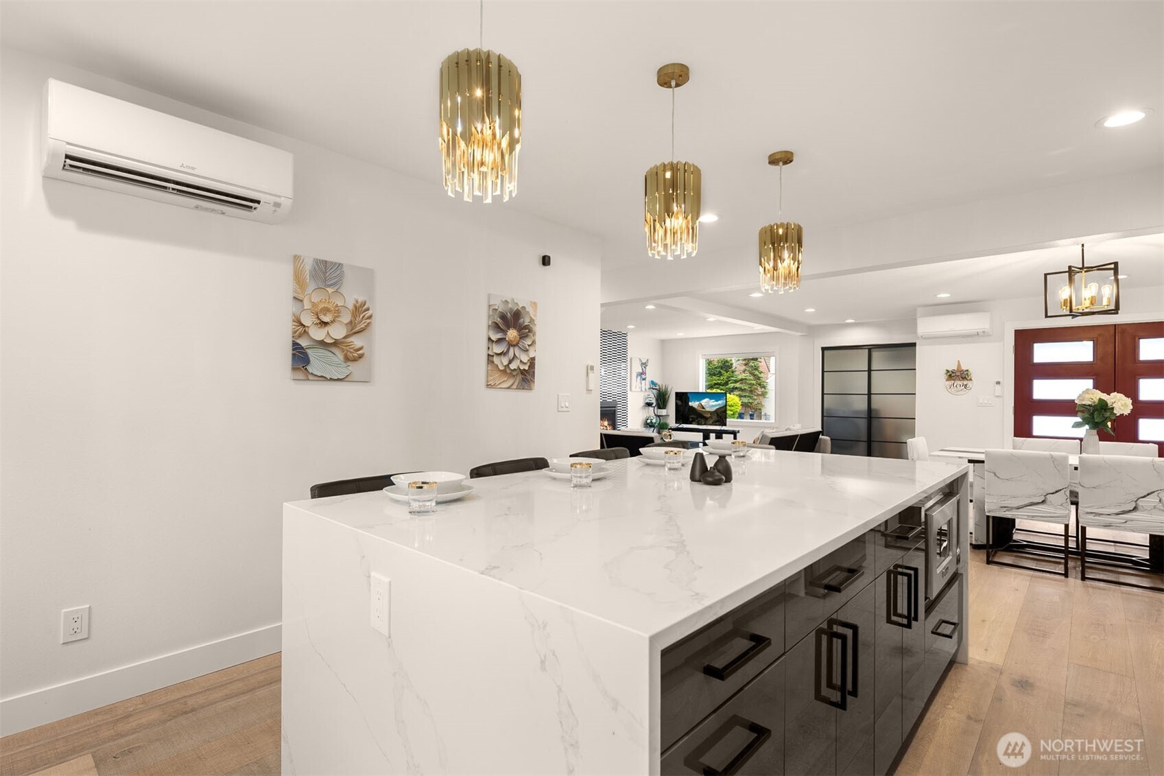 4326 Northeast 44th Street Seattle, WA 98105 - Photo 11 of 38