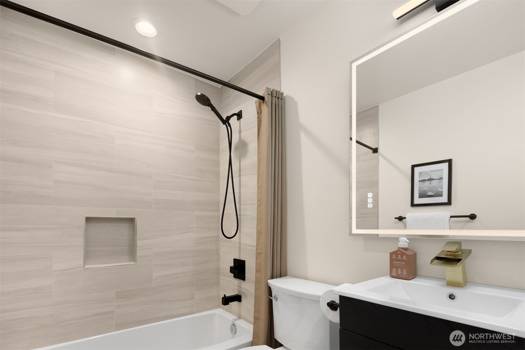 4326 Northeast 44th Street Seattle, WA 98105 - Photo 16 of 38