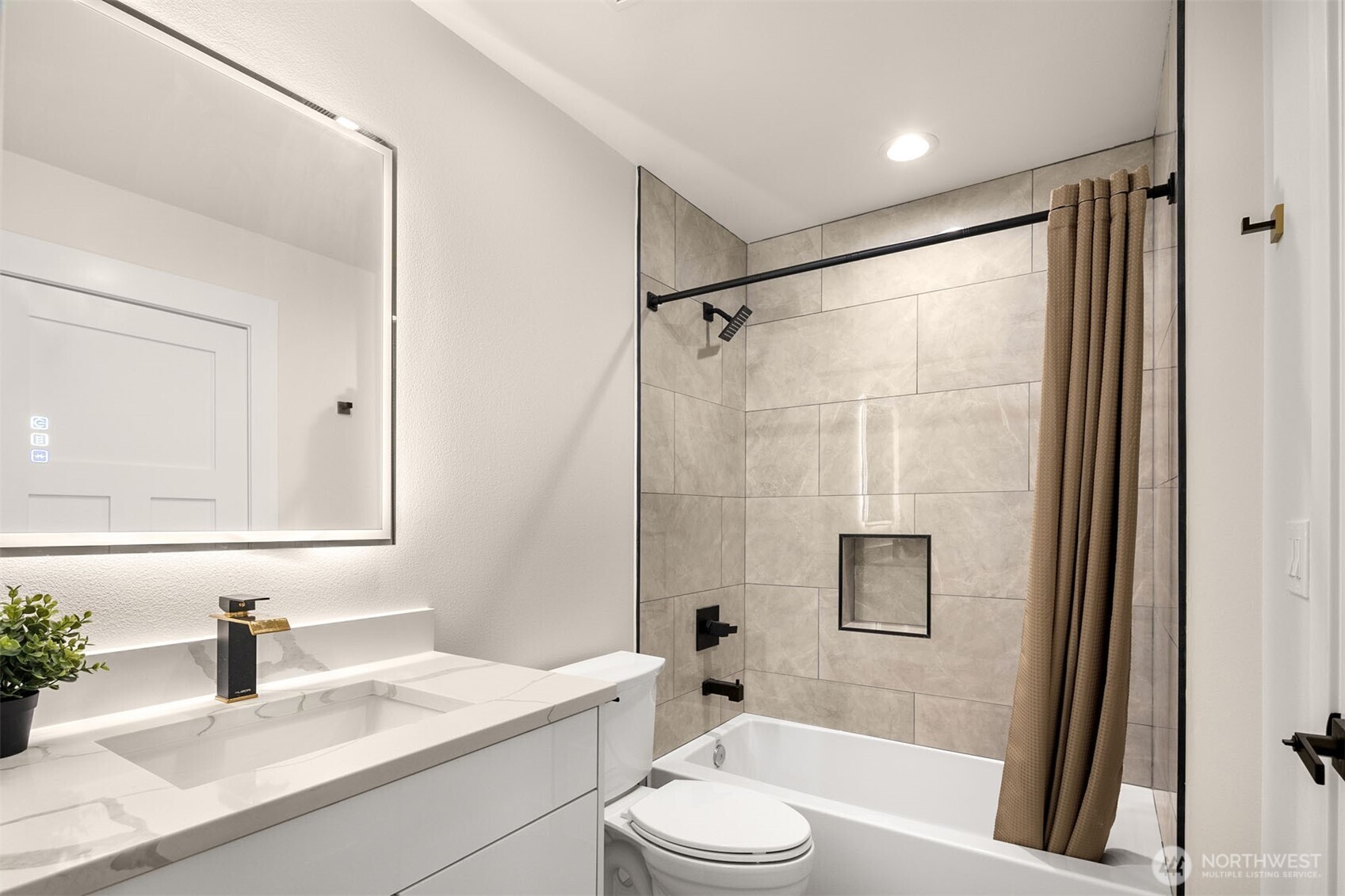 4326 Northeast 44th Street Seattle, WA 98105 - Photo 18 of 38