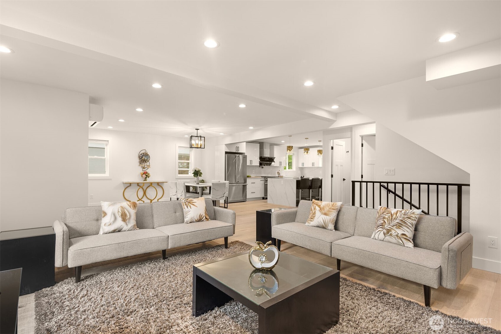 4326 Northeast 44th Street Seattle, WA 98105 - Photo 2 of 38