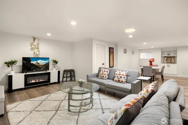 $2,160,000 | 4326 Northeast 44th Street, Seattle, WA 98105