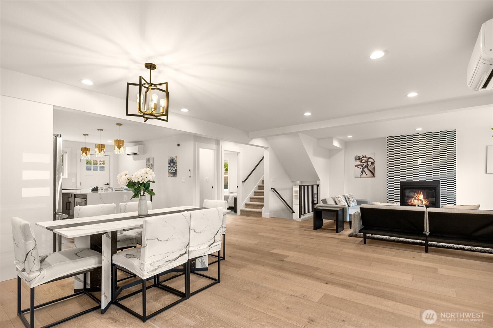 4326 Northeast 44th Street Seattle, WA 98105 - Photo 4 of 38