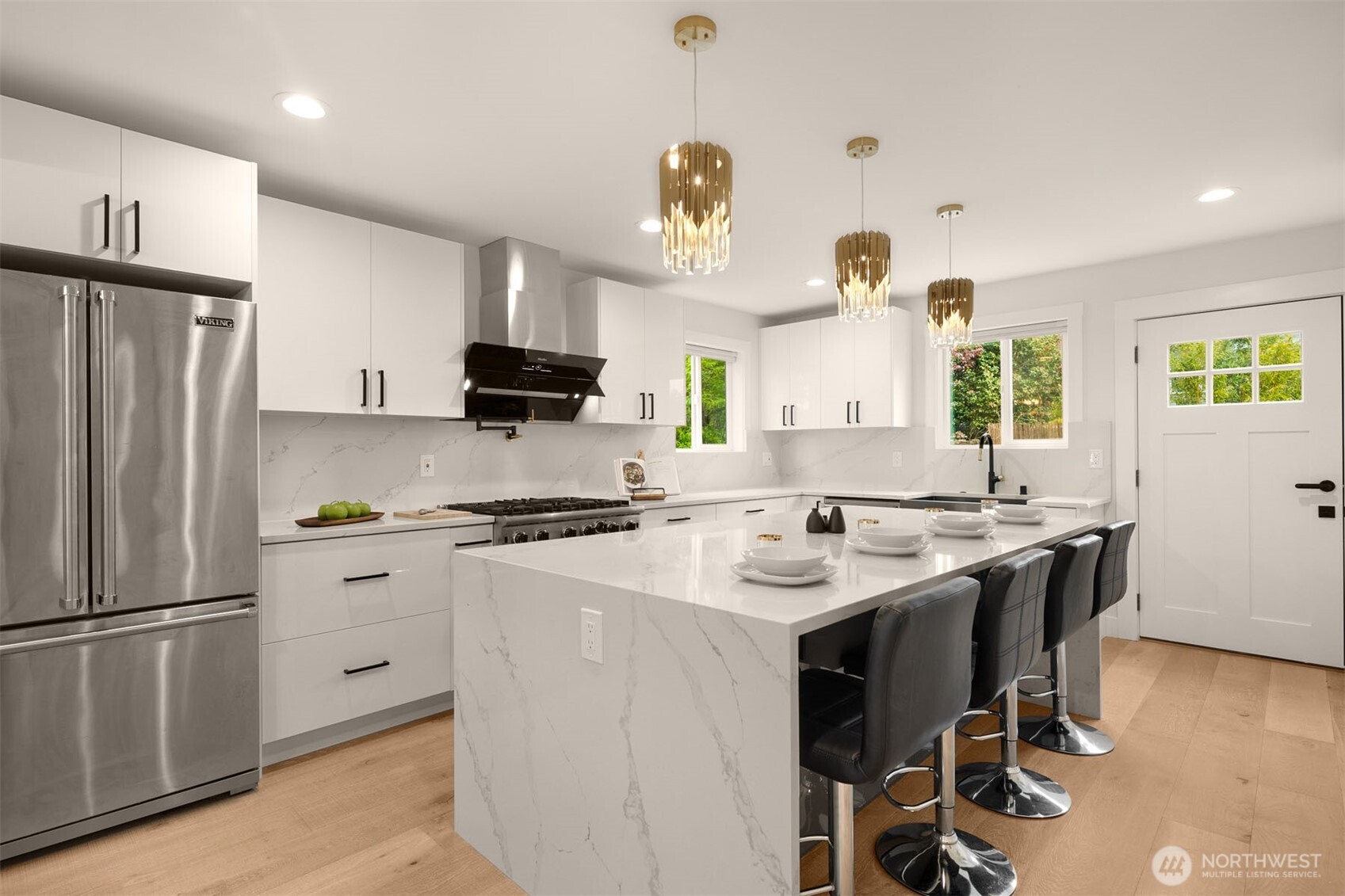 4326 Northeast 44th Street Seattle, WA 98105 - Photo 9 of 38