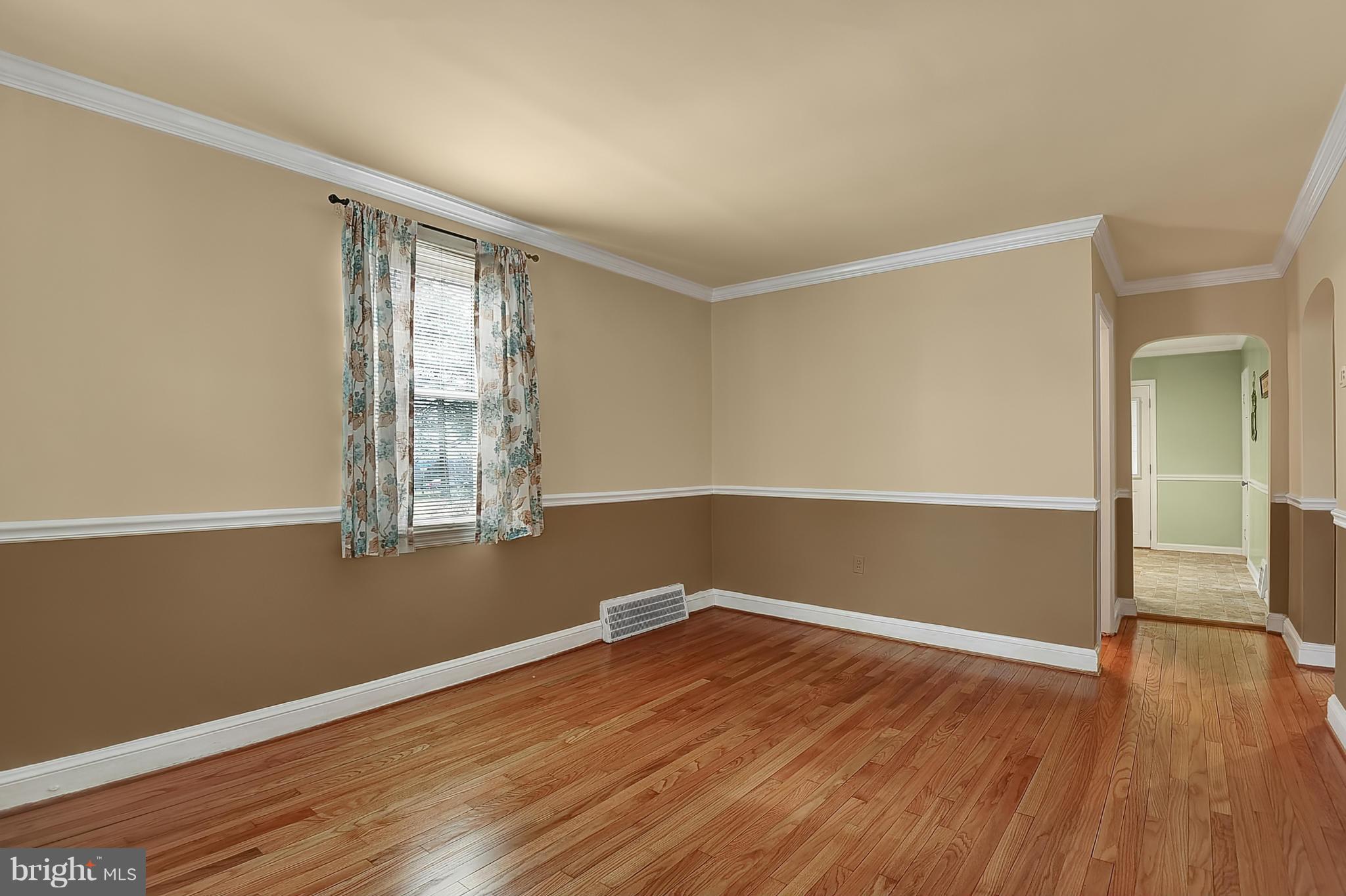 2628 Spring Road Baltimore, MD 21234 - Photo 4 of 26 Living Room