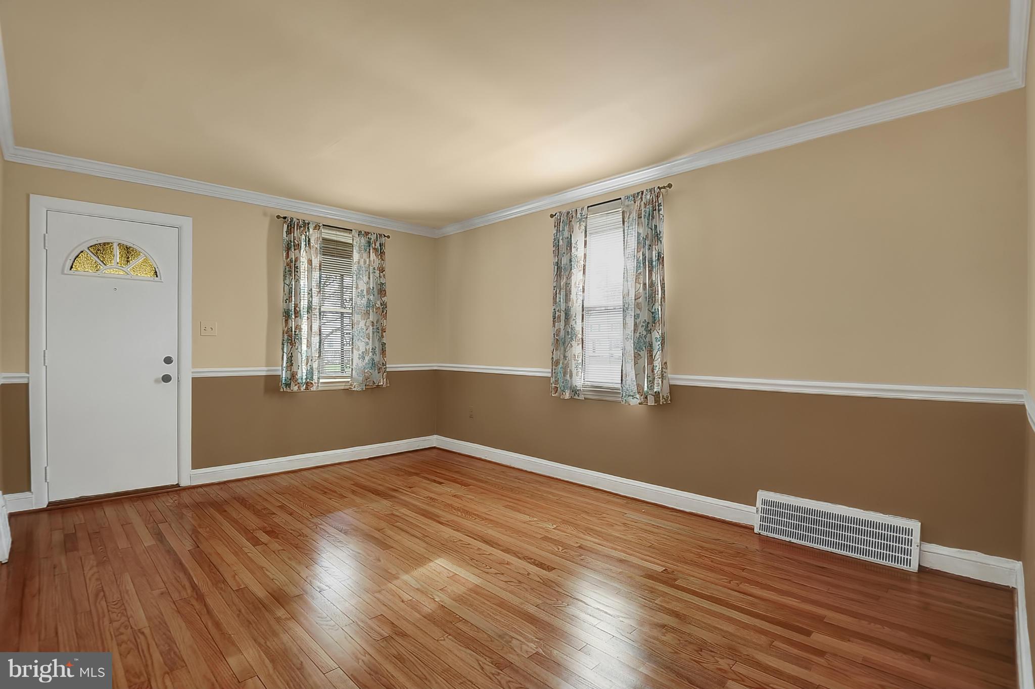 2628 Spring Road Baltimore, MD 21234 - Photo 5 of 26 Living Room