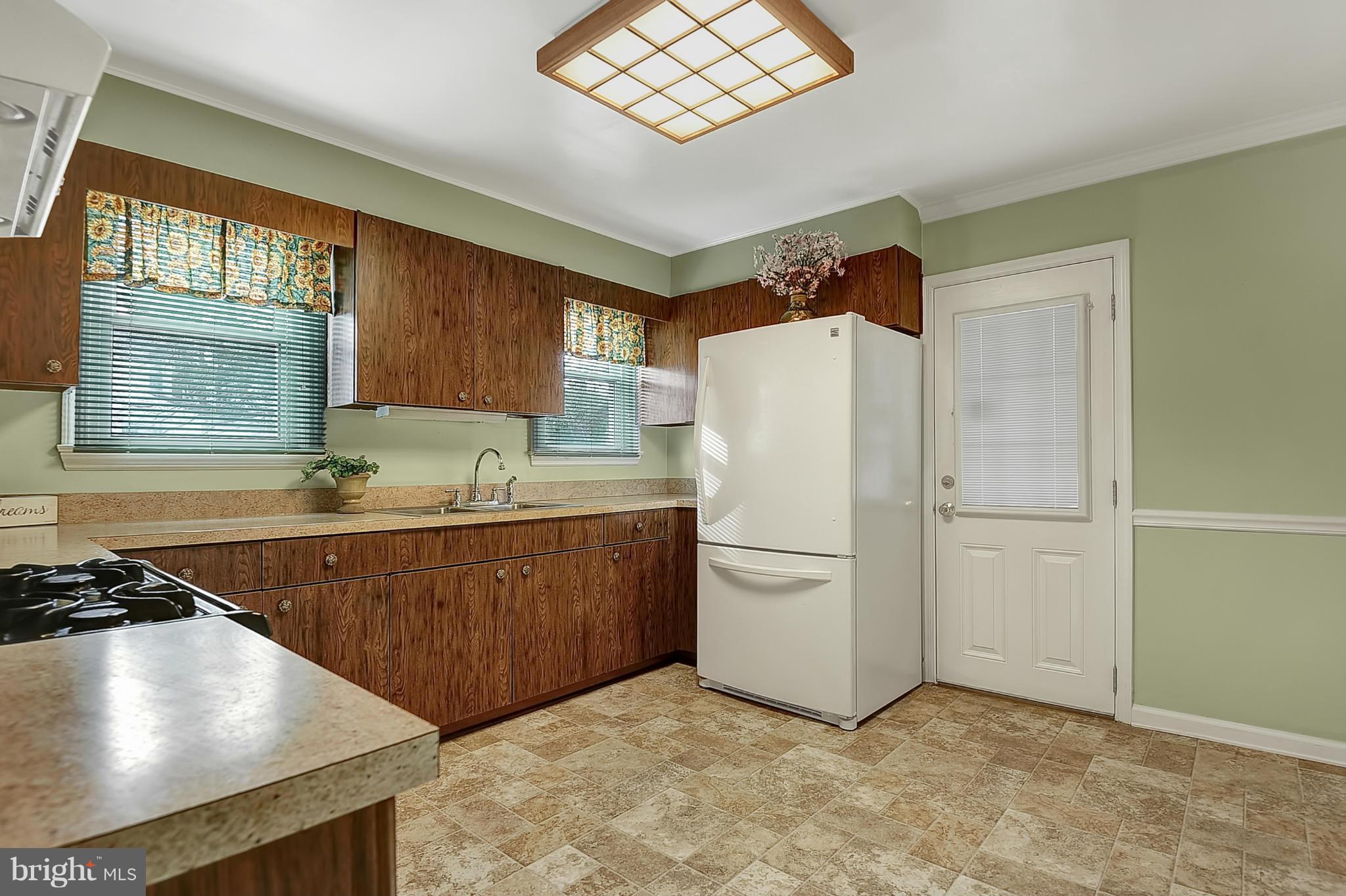 2628 Spring Road Baltimore, MD 21234 - Photo 6 of 26 Kitchen