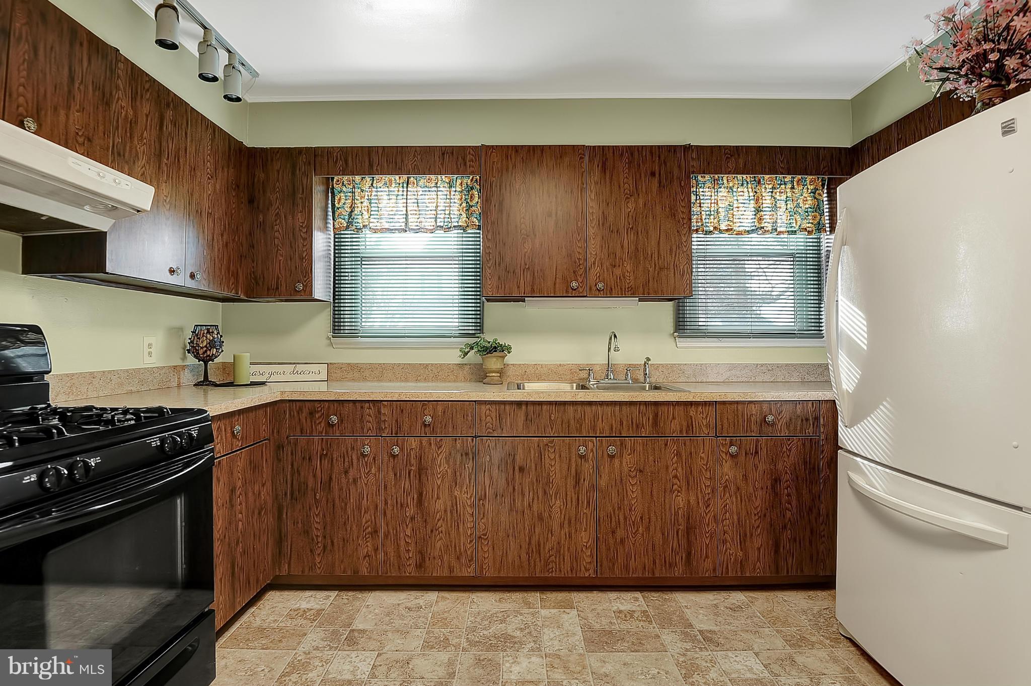 2628 Spring Road Baltimore, MD 21234 - Photo 8 of 26 Kitchen
