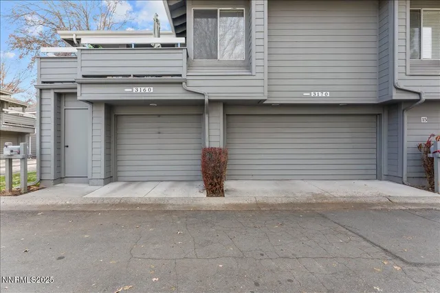 a view of entrance door of the house