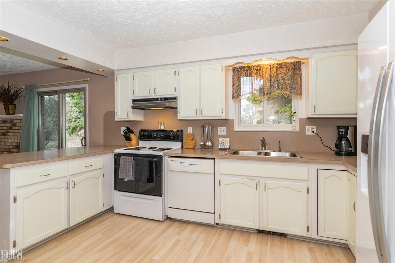 38661 Radde Street Clinton Township, MI 48036 - Photo 11 of 28 50008355-10.JPG