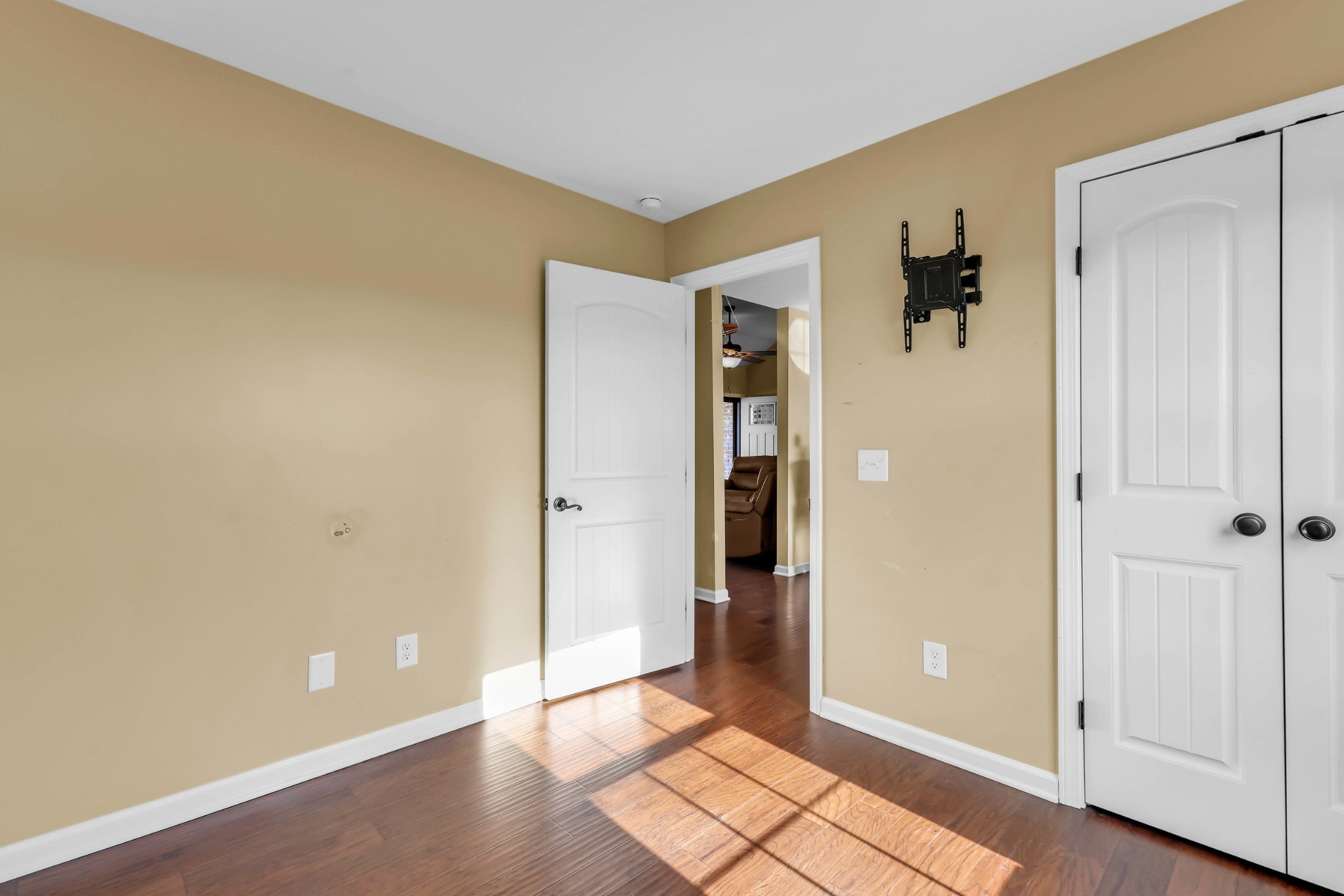 150 B T G T Road Portland, TN 37148 - Photo 19 of 20 an empty room with closet