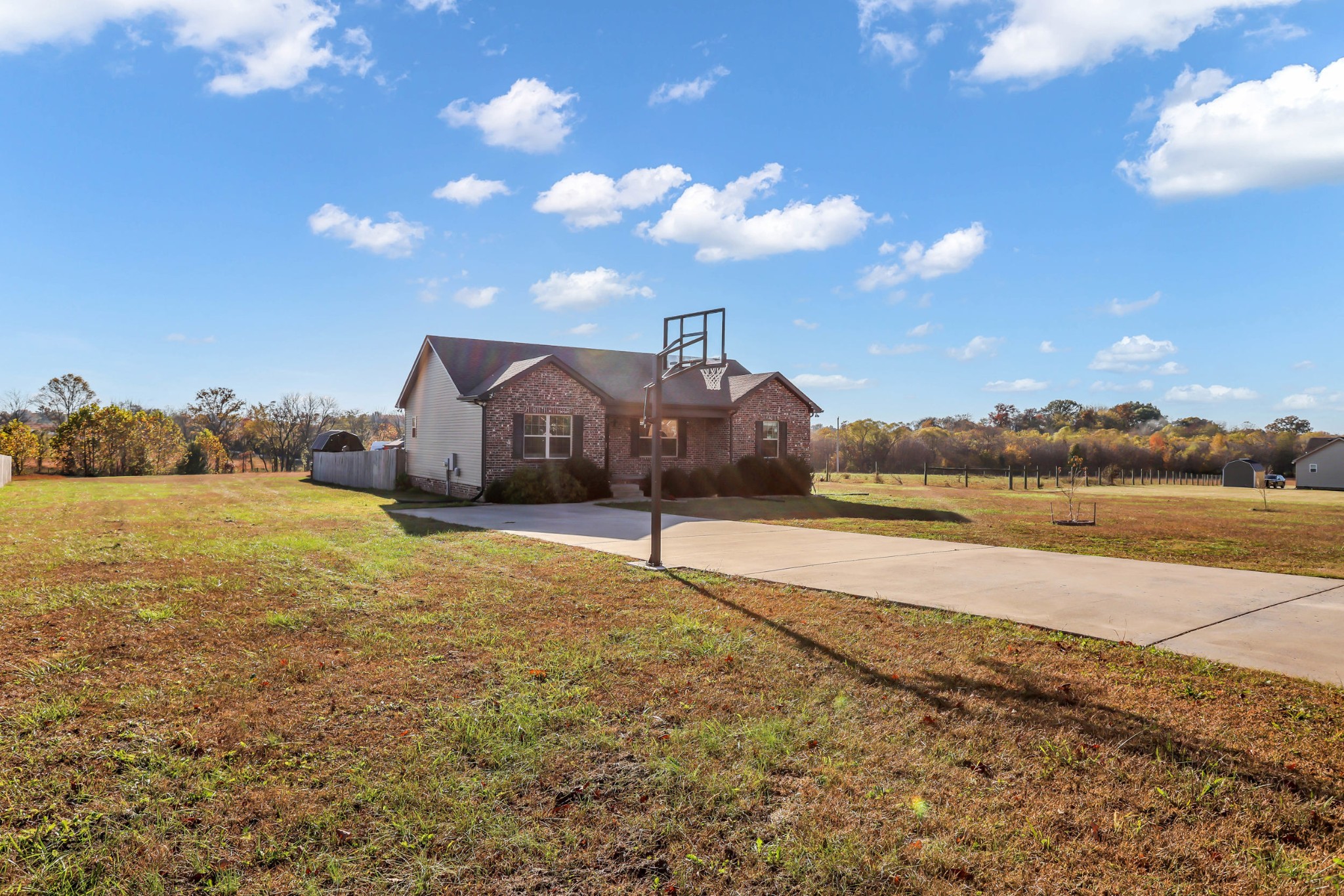 150 B T G T Road Portland, TN 37148 - Photo 6 of 20 a house view with a ocean view